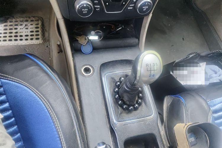 Used Bestune B50 2013 1.6L manual Comfort trim level Gear Lever