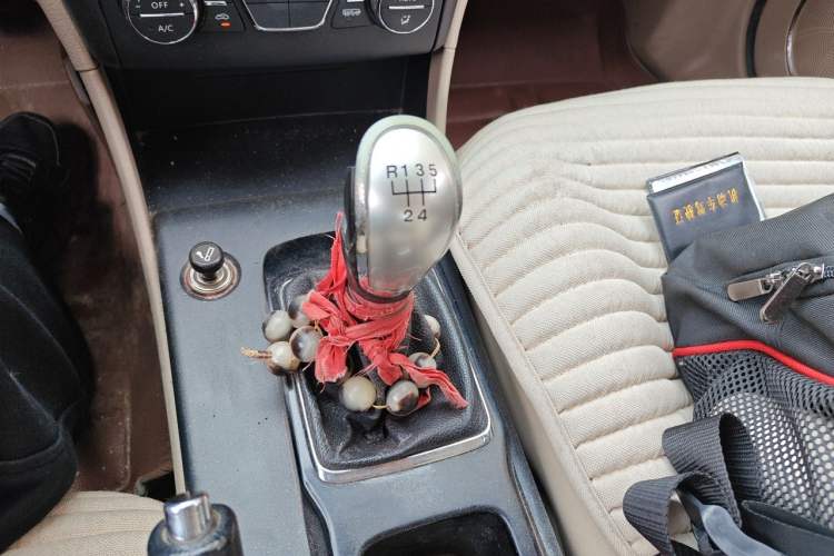 Used Bestune B50 2013 1.6L manual luxury version Gear Lever