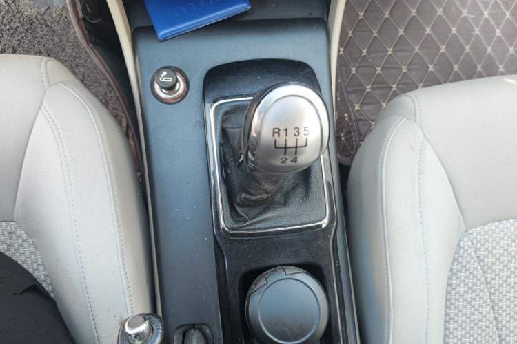 Used Bestune B50 2013 1.6L manual luxury version Gear Lever
