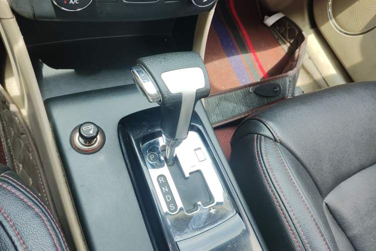 Used Bestune B50 2013 1.6L automatic luxury version Gear Lever