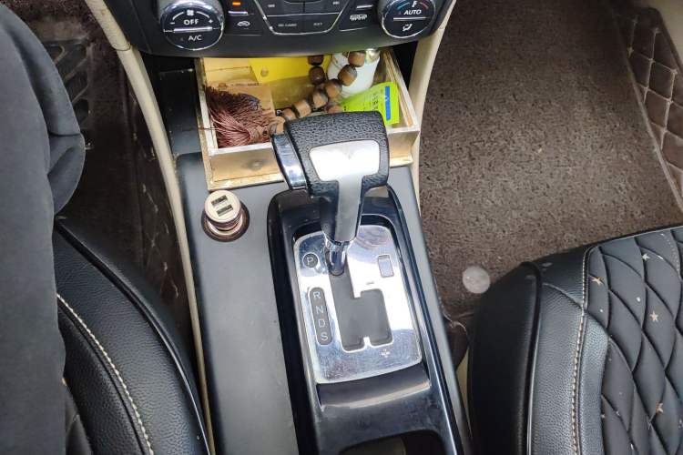Used Bestune B50 2013 1.6L automatic luxury version Gear Lever