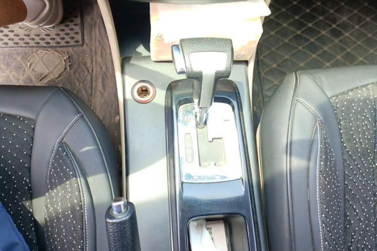 Used Bestune B50 2013 1.6L automatic luxury version Gear Lever