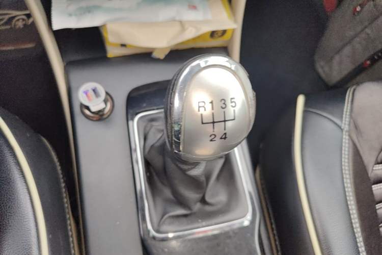 Used Bestune B50 2013 1.6L manual luxury version Gear Lever