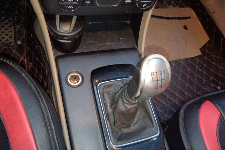 Used Bestune B50 2013 1.6L manual luxury version Gear Lever