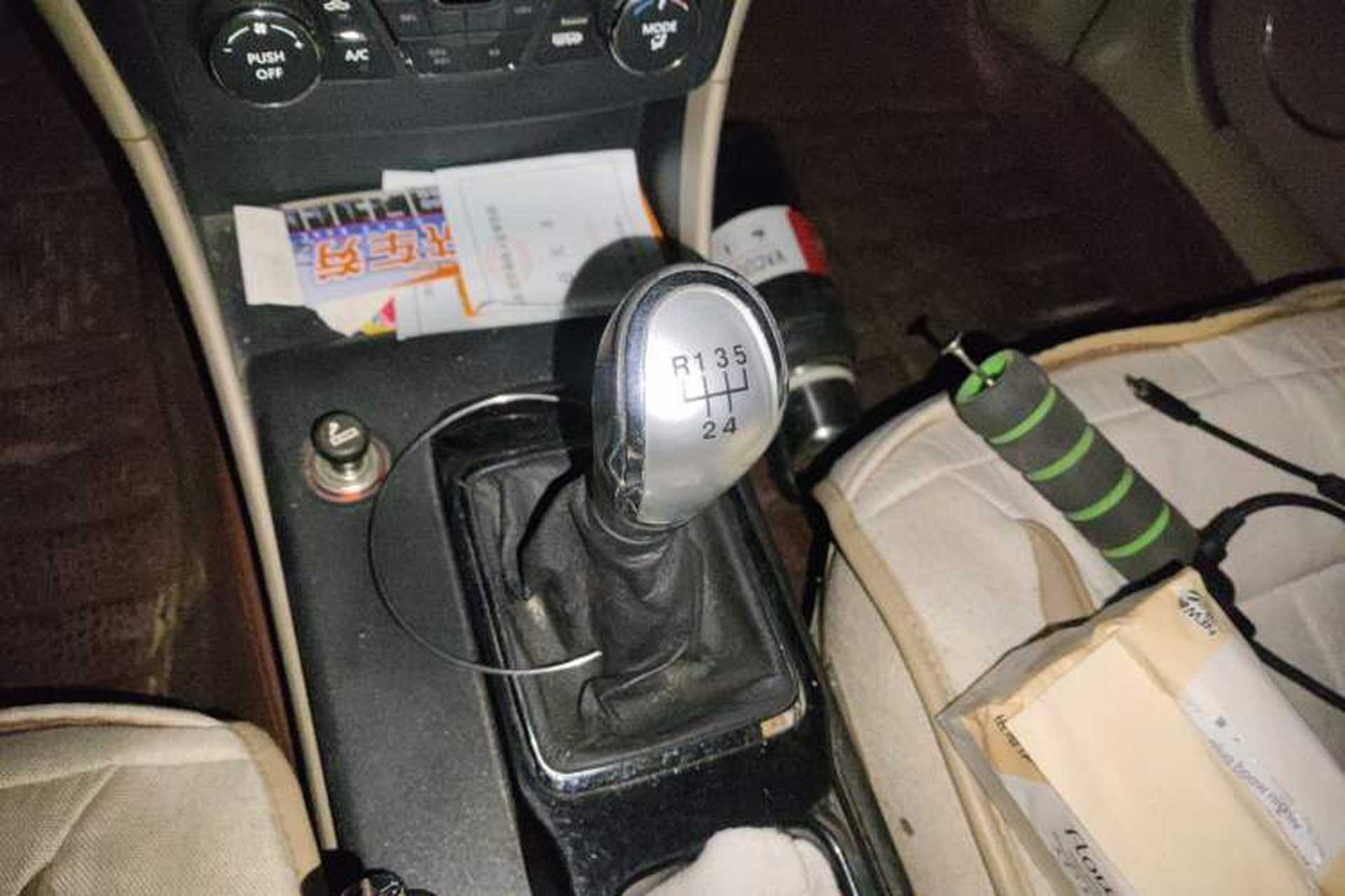 Used Bestune B50 2013 1.6L manual Comfort trim level Gear Lever