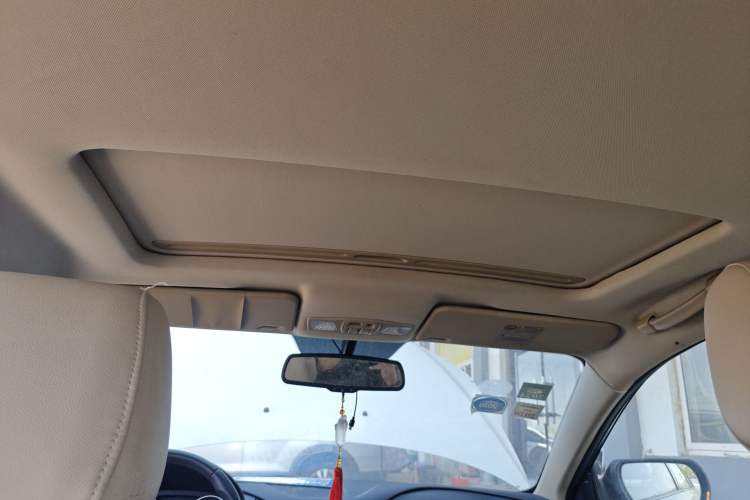 Used Bestune B50 2013 1.6L manual luxury version Headliner