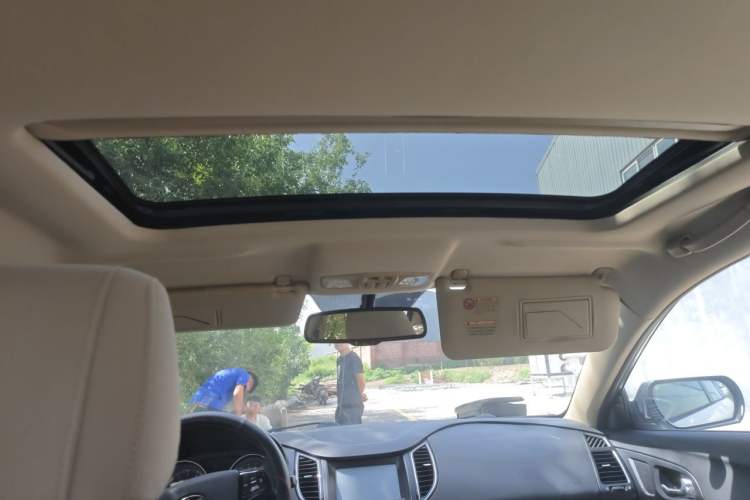 Used Bestune B50 2013 1.6L automatic luxury version Headliner