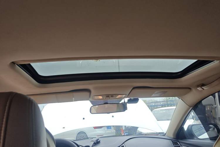 Used Bestune B50 2013 1.8L automatic comfort version Headliner