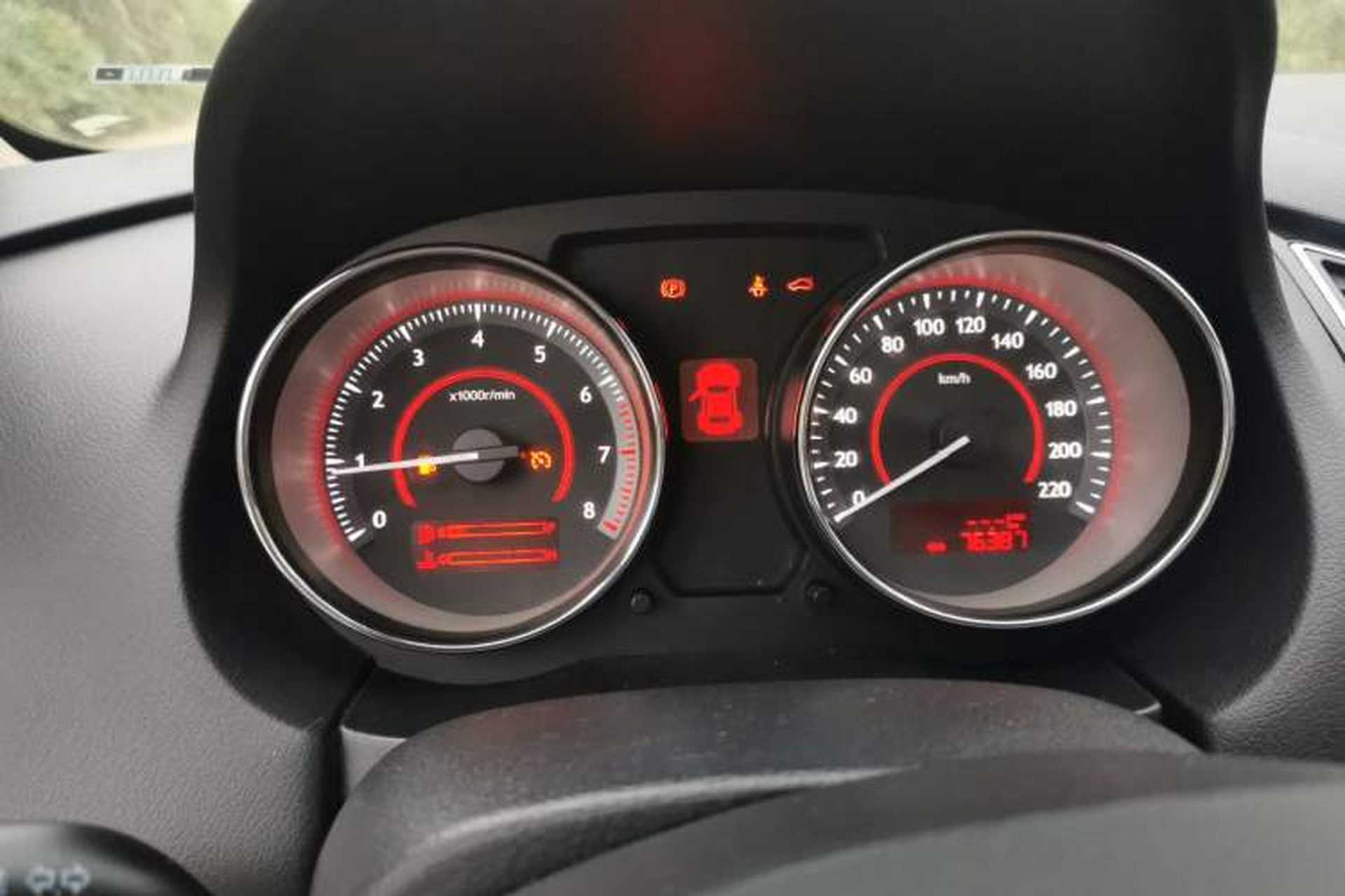 Used Bestune B50 2013 1.6L manual luxury version Instrument Cluster
