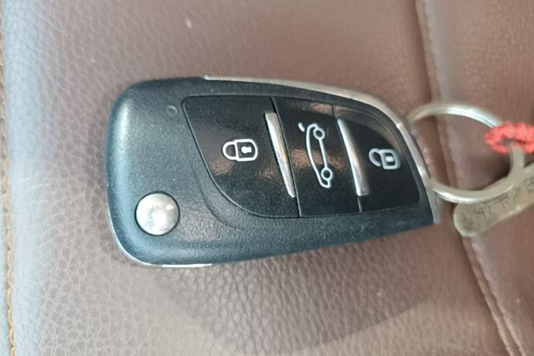 Used Bestune B50 2013 1.6L automatic luxury version Interior 1