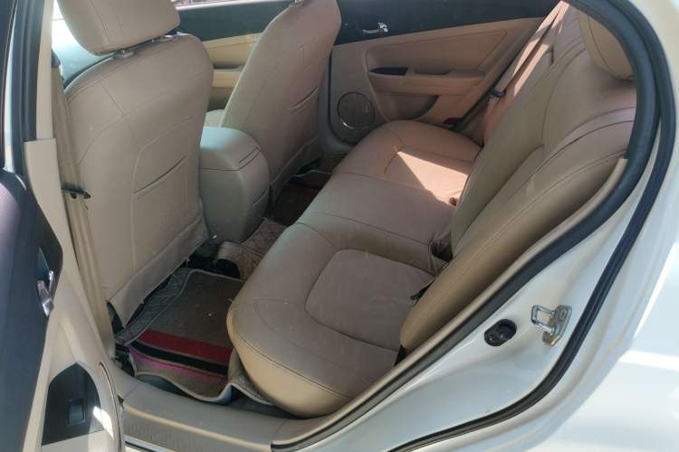 Used Bestune B50 2013 1.6L manual luxury version Interior 1