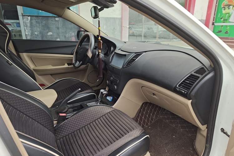 Used Bestune B50 2013 1.6L automatic luxury version Interior 2