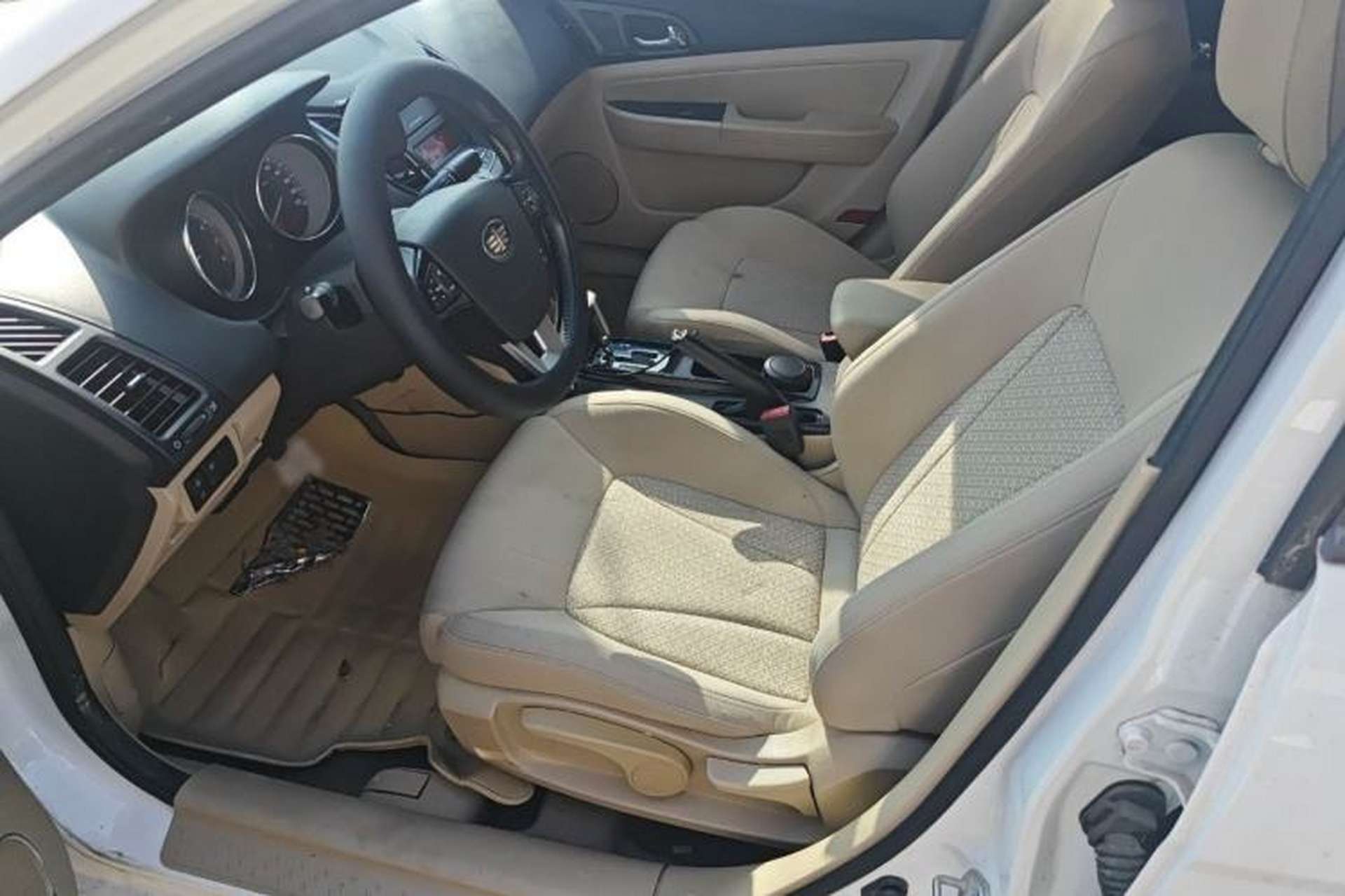 Used Bestune B50 2013 1.6L automatic luxury version Interior 2