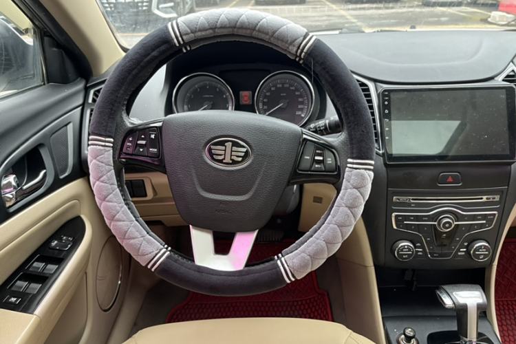 Used Bestune B50 2013 1.6L automatic luxury version Interior 2