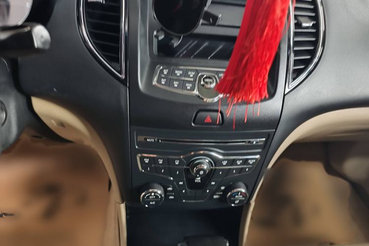 Used Bestune B50 2013 1.6L automatic luxury version Interior 3