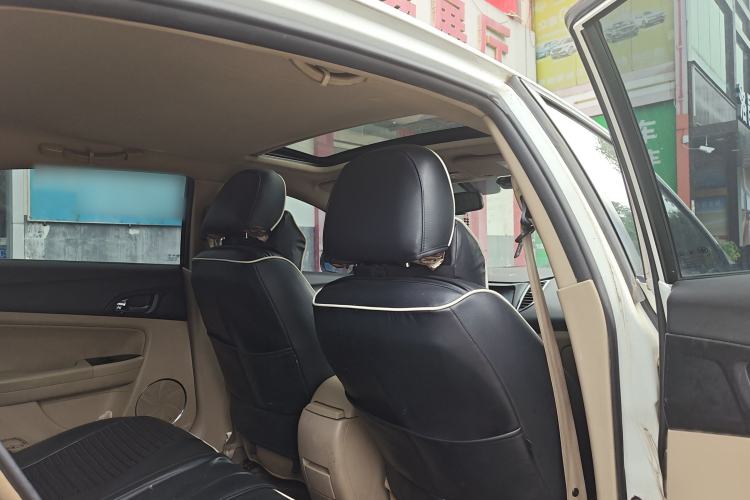 Used Bestune B50 2013 1.6L automatic luxury version Interior 3