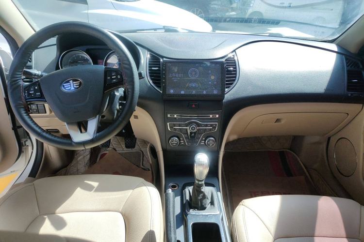Used Bestune B50 2013 1.6L manual luxury version Interior 3