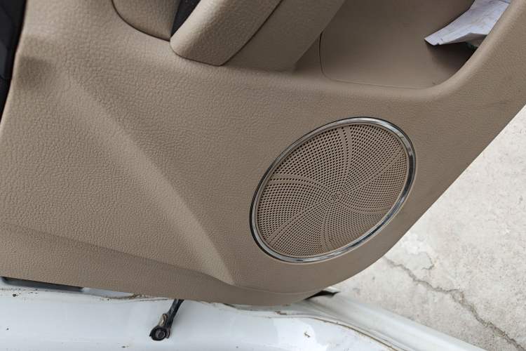 Used Bestune B50 2013 1.6L automatic luxury version Interior 4