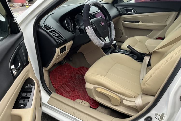 Used Bestune B50 2013 1.6L automatic luxury version Interior 4
