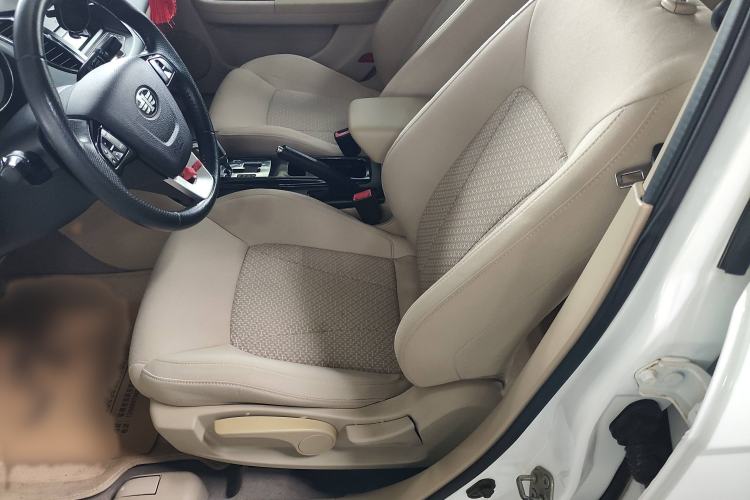 Used Bestune B50 2013 1.6L automatic luxury version Interior 6