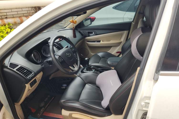 Used Bestune B50 2013 1.6L manual luxury version Left Front Seat