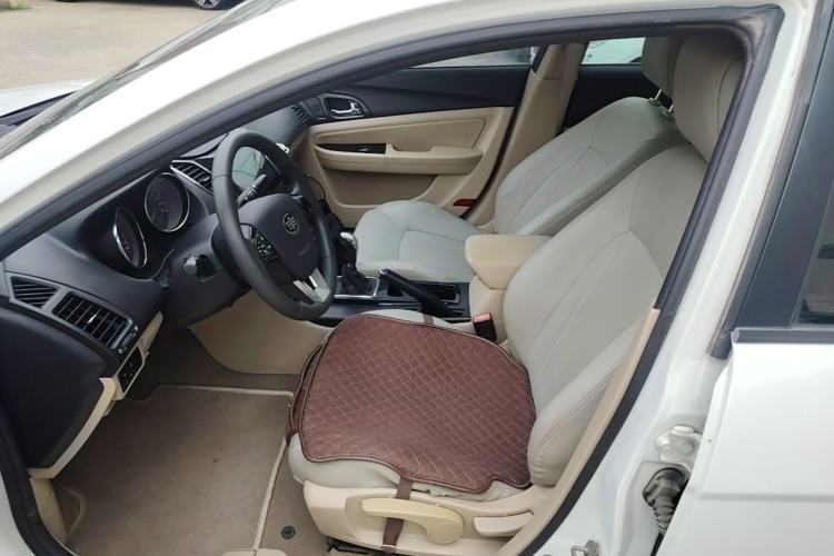 Used Bestune B50 2013 1.6L manual Comfort trim level Left Front Seat
