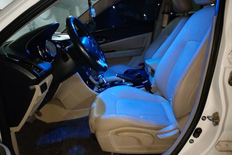 Used Bestune B50 2013 1.6L automatic luxury version Left Front Seat