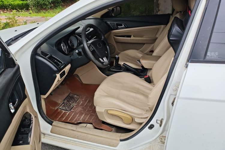 Used Bestune B50 2013 1.6L manual Comfort trim level Left Front Seat