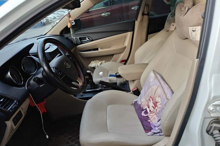 Used Bestune B50 2013 1.6L manual luxury version Left Front Seat