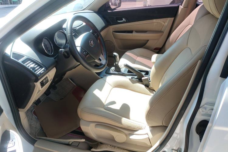 Used Bestune B50 2013 1.6L manual luxury version Left Front Seat