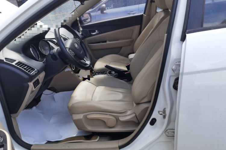 Used Bestune B50 2013 1.6L automatic luxury version
