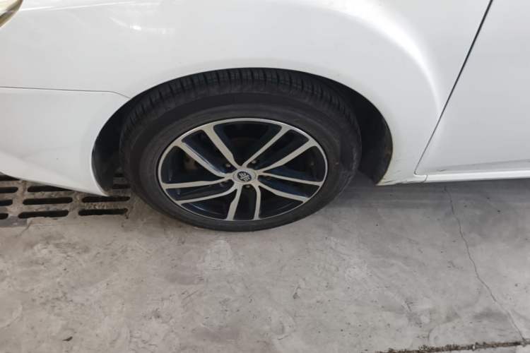 Used Bestune B50 2013 1.6L manual Comfort trim level Left Front Wheel Hub