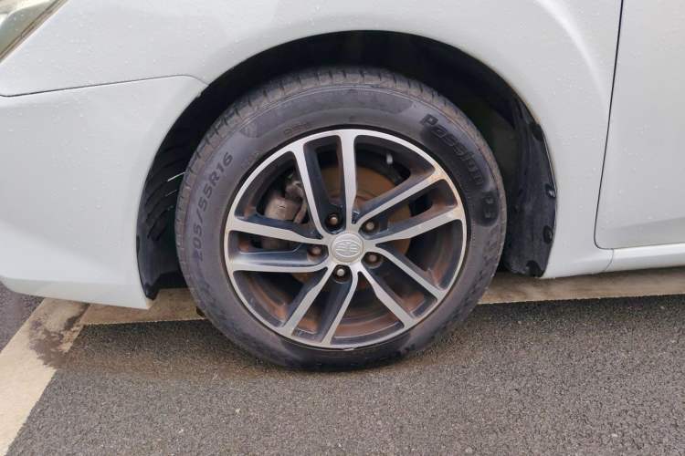 Used Bestune B50 2013 1.6L manual luxury version Left Front Wheel Hub