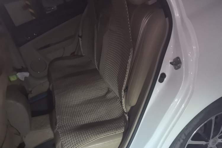 Used Bestune B50 2013 1.6L manual luxury version Left Rear Seat