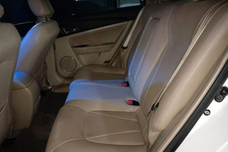 Used Bestune B50 2013 1.6L automatic luxury version Left Rear Seat