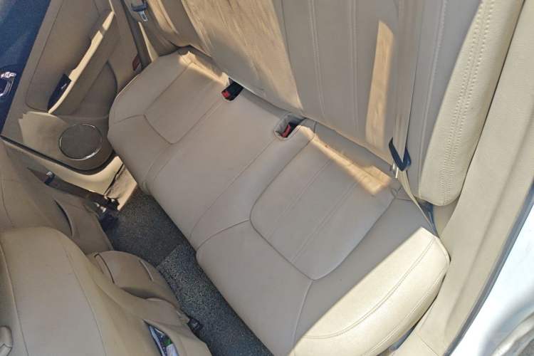 Used Bestune B50 2013 1.6L automatic luxury version Left Rear Seat