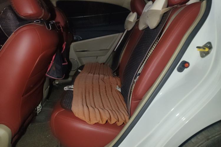 Used Bestune B50 2013 1.6L automatic luxury version Left Rear Seat