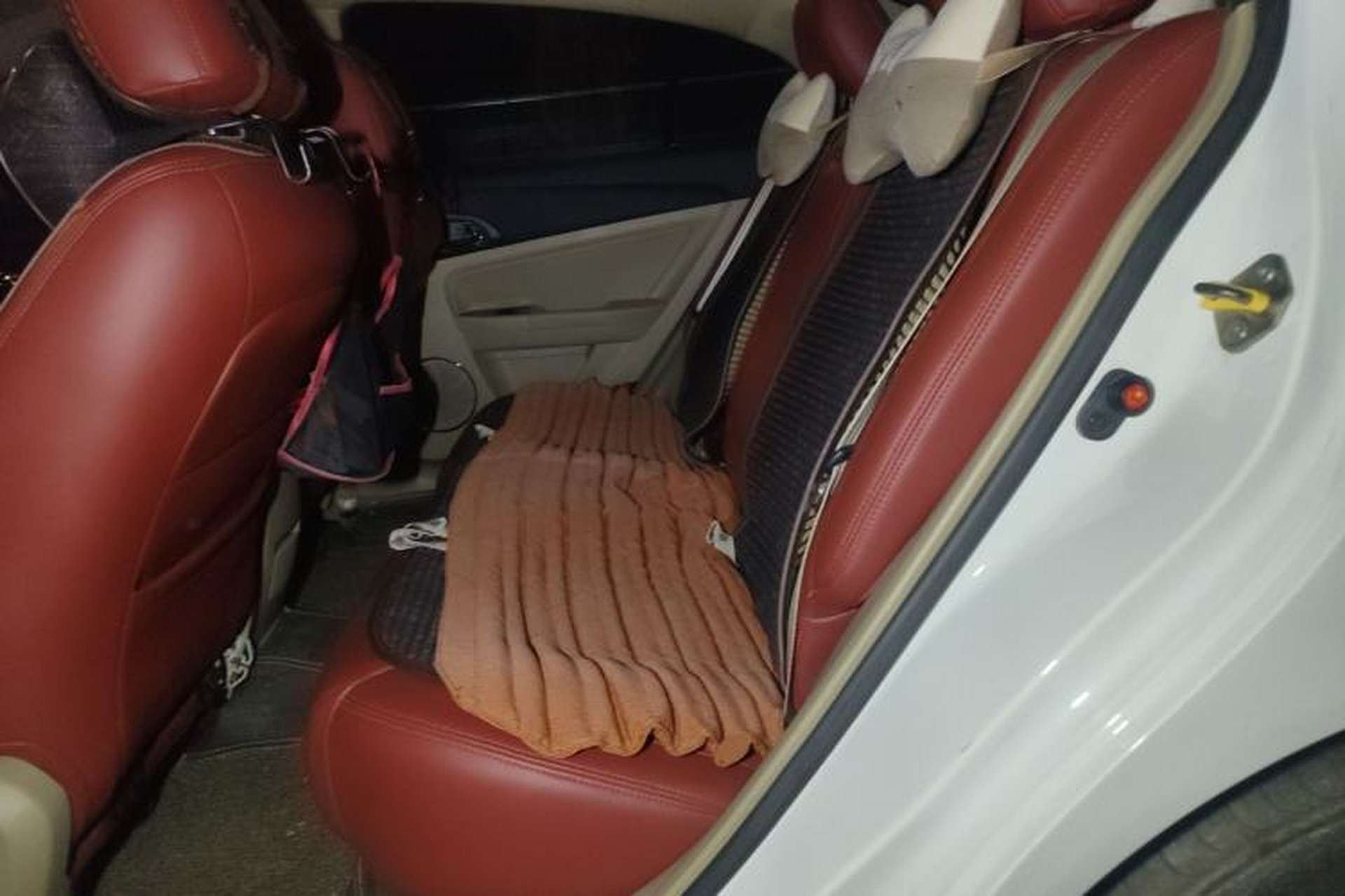Used Bestune B50 2013 1.6L automatic luxury version Left Rear Seat