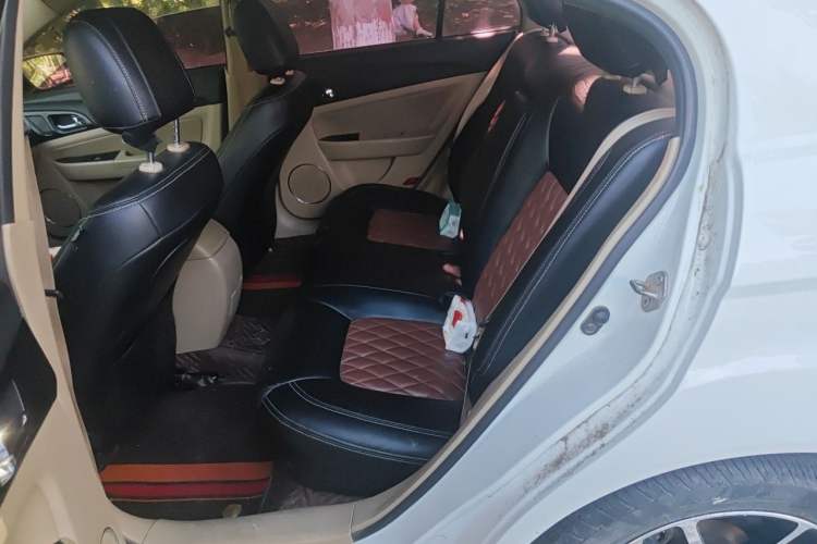 Used Bestune B50 2013 1.6L automatic luxury version Left Rear Seat