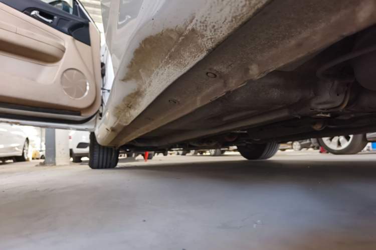Used Bestune B50 2013 1.6L manual Comfort trim level Left Side Sill