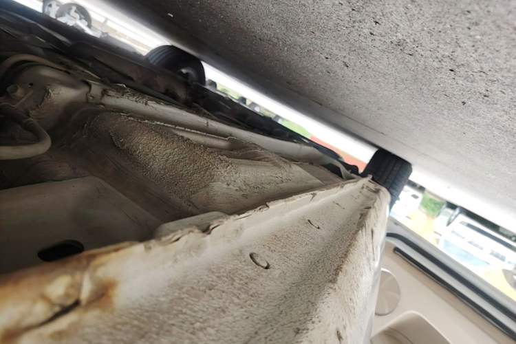 Used Bestune B50 2013 1.6L manual Comfort trim level Left Side Sill