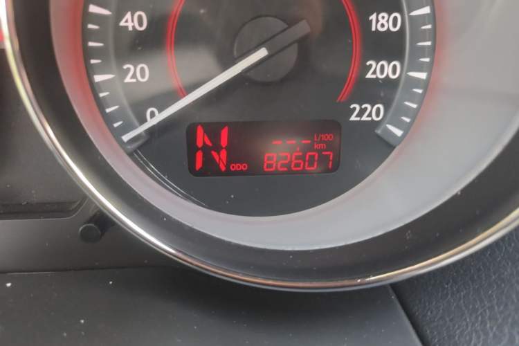 Used Bestune B50 2013 1.6L automatic luxury version Odometer Close Up