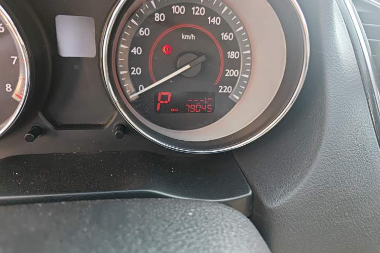Used Bestune B50 2013 1.6L automatic luxury version Odometer Close Up