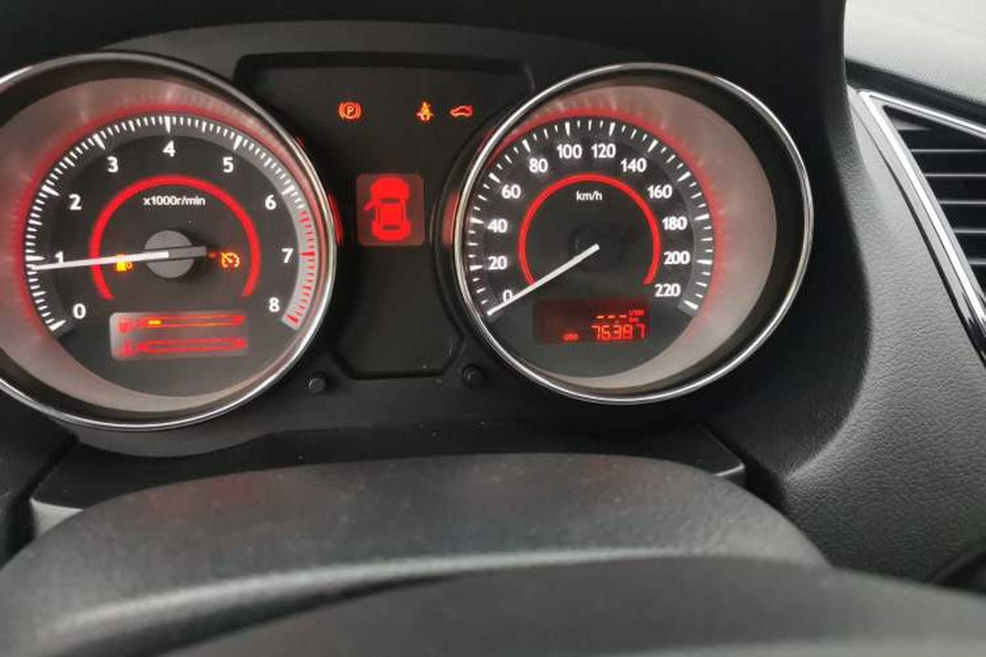 Used Bestune B50 2013 1.6L manual luxury version Odometer Close Up