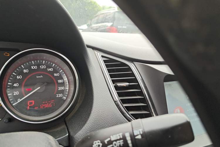 Used Bestune B50 2013 1.6L automatic luxury version Odometer Close Up