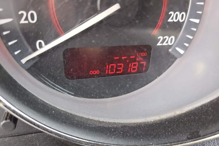 Used Bestune B50 2013 1.6L manual luxury version Odometer Close Up