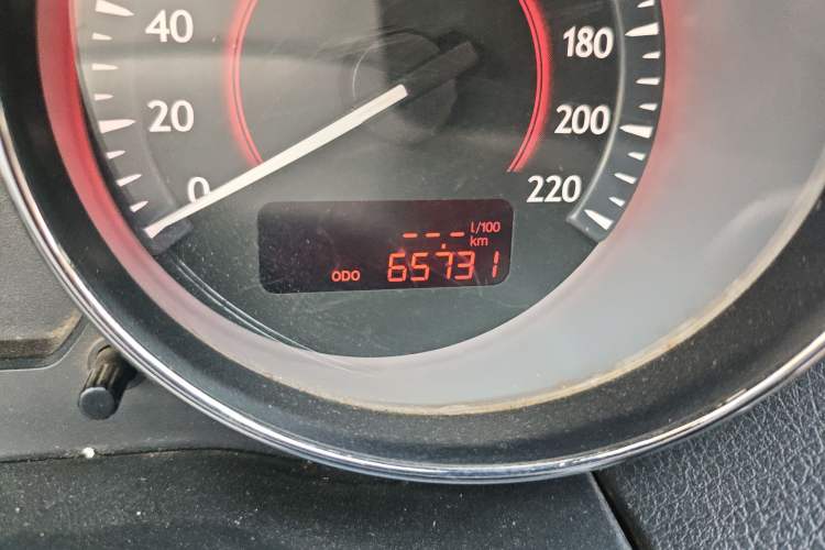 Used Bestune B50 2013 1.6L manual luxury version Odometer Close Up