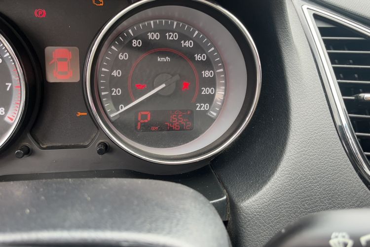 Used Bestune B50 2013 1.6L automatic luxury version Odometer Close Up