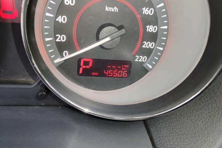 Used Bestune B50 2013 1.6L automatic luxury version Odometer Close Up