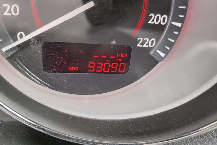 Used Bestune B50 2013 1.6L manual luxury version Odometer Close Up